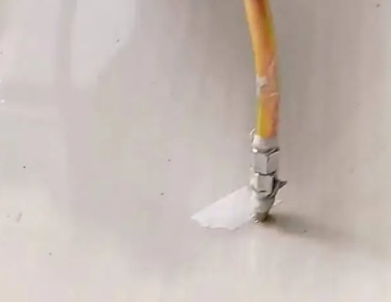 濉溪瓷砖空鼓维修公司专业解答在瓷砖铺贴过程中，如果使用的砂料过粗（如全部使用了粗砂），可能会导致以下问题