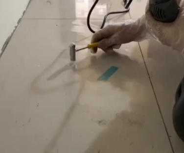 濉溪瓷砖开裂维修公司专业分享瓷砖在铺贴前如果没有沥干水分，将会导致以下问题